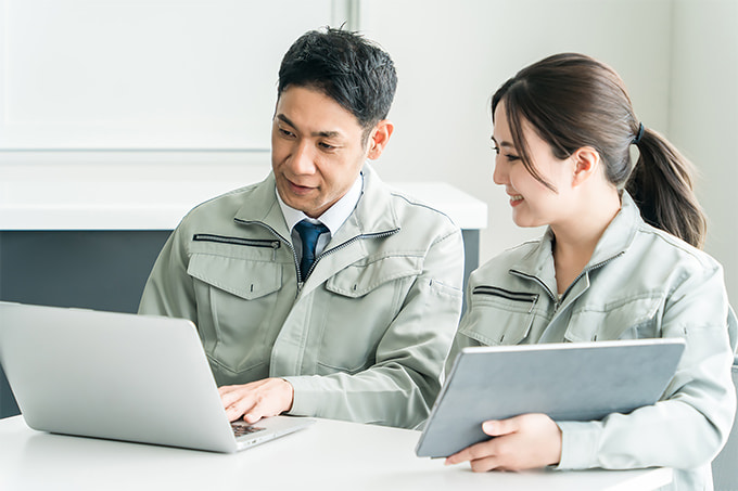 工場の勤怠管理における課題とは？　システム導入のメリットや選定方法も紹介