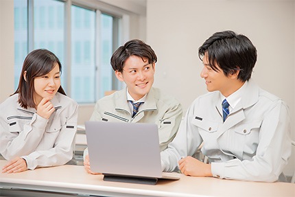 【労務担当者向け】製造業の勤怠管理の課題を解決できる5つのFAQ